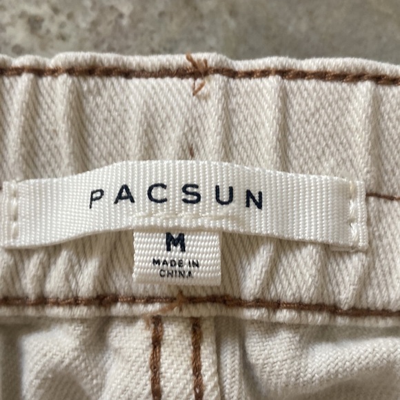 Pac Sun elastic high waist utility cargo pant.   Size M. Relaxed fit - Picture 4 of 9